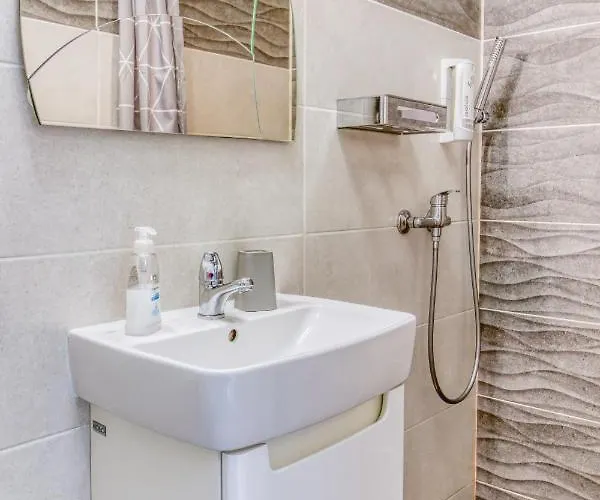 Jonashouse - Great Location Near Center- Personal Or Self Check-in Μπρατισλάβα