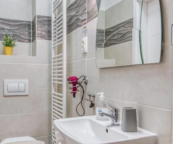 Jonashouse - Great Location Near Center- Personal Or Self Check-in Μπρατισλάβα