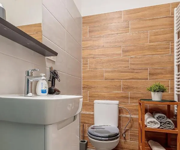 Jonashouse - Great Location Near Center- Personal Or Self Check-in * Pozsony