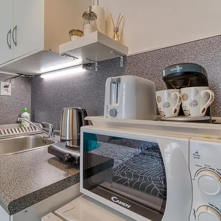 Jonashouse - Great Location Near Center- Personal Or Self Check-in