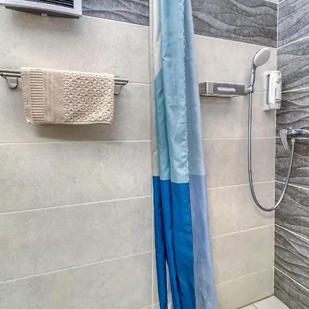 Jonashouse - Great Location Near Center- Personal Or Self Check-in *