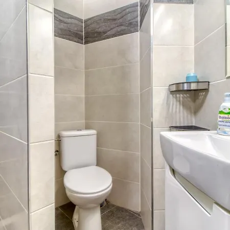Jonashouse - Great Location Near Center- Personal Or Self Check-in