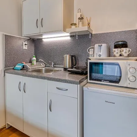 Jonashouse - Great Location Near Center- Personal Or Self Check-in