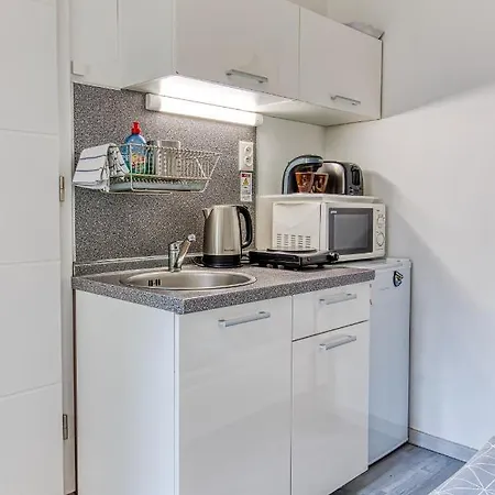 Jonashouse - Great Location Near Center- Personal Or Self Check-in *