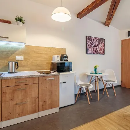 Jonashouse - Great Location Near Center- Personal Or Self Check-in *